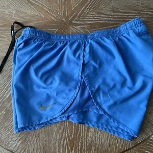 Women’s Nike drifit shorts. Sz med